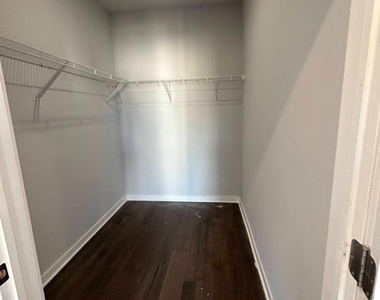 5542 Ridge Avenue - Photo Thumbnail 7