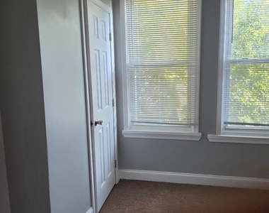 6028 Kershaw Street - Photo Thumbnail 7