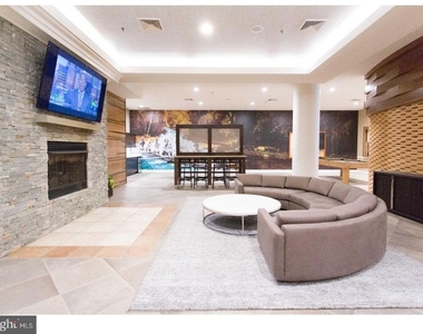811-1 Filbert Street - Photo Thumbnail 3