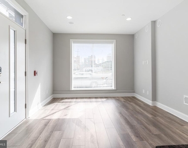 1419 Poplar Street - Photo Thumbnail 3