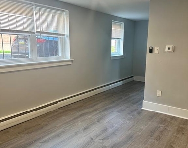 907 E Cliveden Street - Photo Thumbnail 3