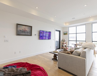 240 N 2nd Street - Photo Thumbnail 3