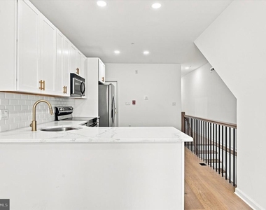 1644 N Marshall Street - Photo Thumbnail 2