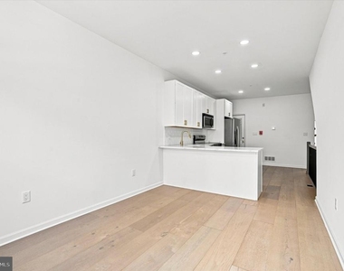 1644 N Marshall Street - Photo Thumbnail 3