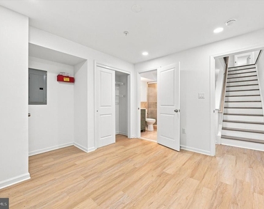 1644 N Marshall Street - Photo Thumbnail 12