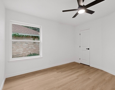 14305 Vandever St - Photo Thumbnail 31