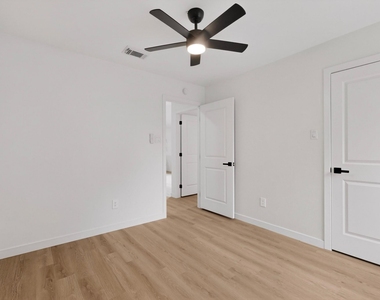14305 Vandever St - Photo Thumbnail 27
