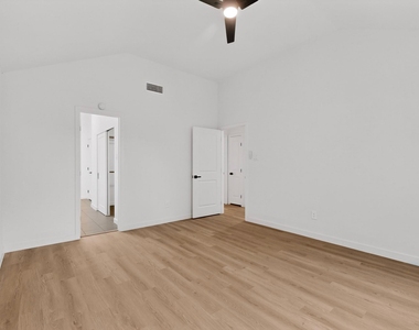 14305 Vandever St - Photo Thumbnail 20