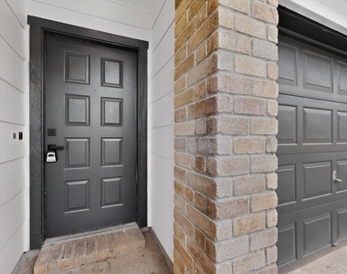 14305 Vandever St - Photo Thumbnail 2