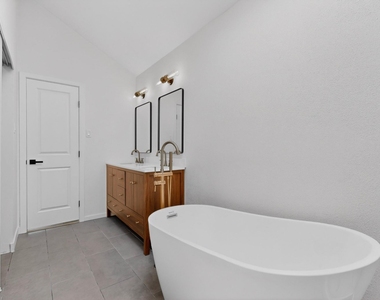 14305 Vandever St - Photo Thumbnail 22