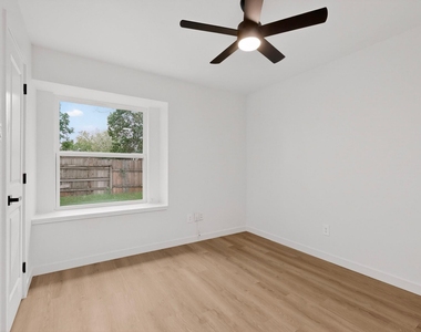 14305 Vandever St - Photo Thumbnail 24