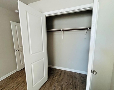 1309 Henry David Dr - Photo Thumbnail 13