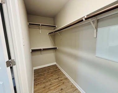 1309 Henry David Dr - Photo Thumbnail 8