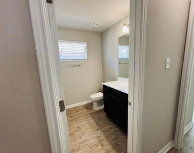 1309 Henry David Dr - Photo Thumbnail 12