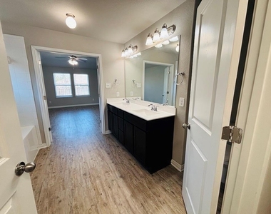 1309 Henry David Dr - Photo Thumbnail 5