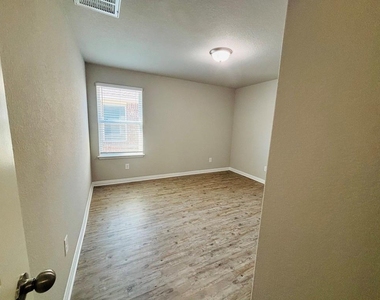 1309 Henry David Dr - Photo Thumbnail 16
