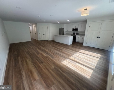 1087 Mount Tom Road - Photo Thumbnail 3