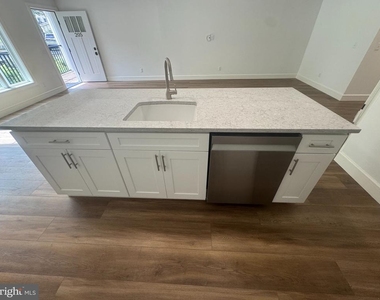 1087 Mount Tom Road - Photo Thumbnail 4