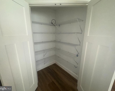 1087 Mount Tom Road - Photo Thumbnail 9