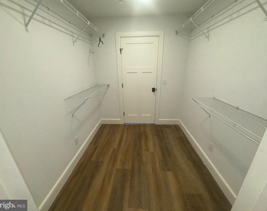 1087 Mount Tom Road - Photo Thumbnail 10