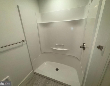 1087 Mount Tom Road - Photo Thumbnail 6