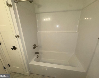 1087 Mount Tom Road - Photo Thumbnail 8