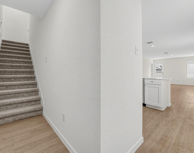 511 Jones Beach Cv - Photo Thumbnail 2