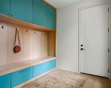 1102 Charlotte St - Photo Thumbnail 14