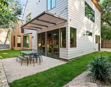 1102 Charlotte St - Photo Thumbnail 27