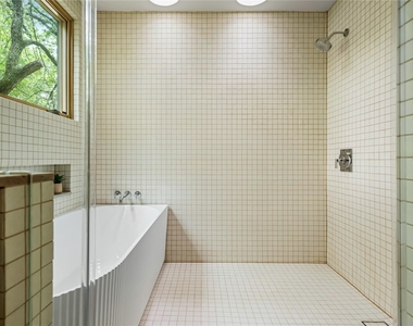 1102 Charlotte St - Photo Thumbnail 20