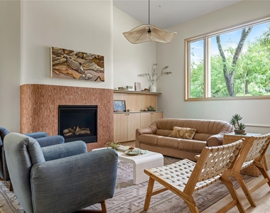 1102 Charlotte St - Photo Thumbnail 6