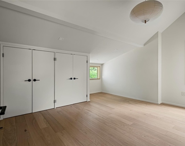 1102 Charlotte St - Photo Thumbnail 24