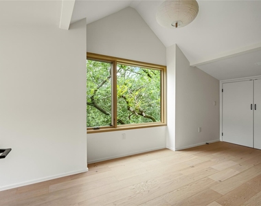 1102 Charlotte St - Photo Thumbnail 22