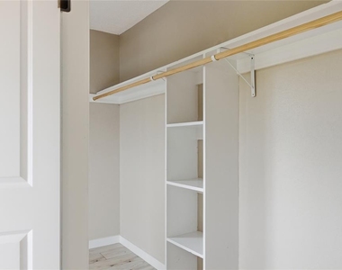 1841 Twin Oaks - Photo Thumbnail 7