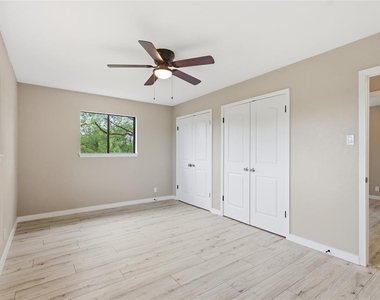 1841 Twin Oaks - Photo Thumbnail 6