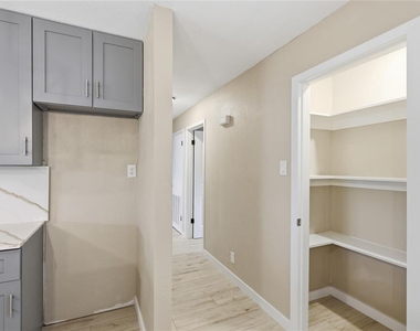1841 Twin Oaks - Photo Thumbnail 4