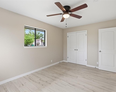 1841 Twin Oaks - Photo Thumbnail 9