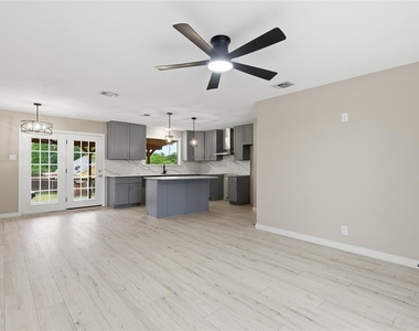 1841 Twin Oaks - Photo Thumbnail 3
