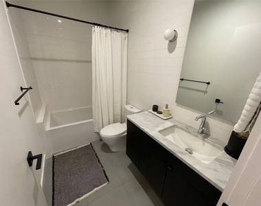 1713 Bluebonnet Ln - Photo Thumbnail 19