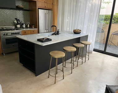 1713 Bluebonnet Ln - Photo Thumbnail 6