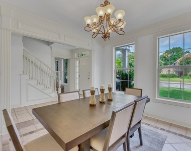 701 Oaklands Dr - Photo Thumbnail 5