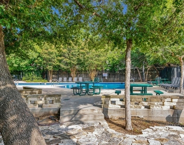 701 Oaklands Dr - Photo Thumbnail 36