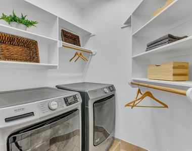701 Oaklands Dr - Photo Thumbnail 30