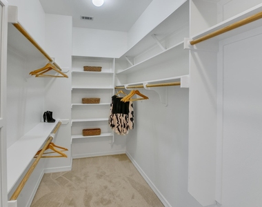 701 Oaklands Dr - Photo Thumbnail 16