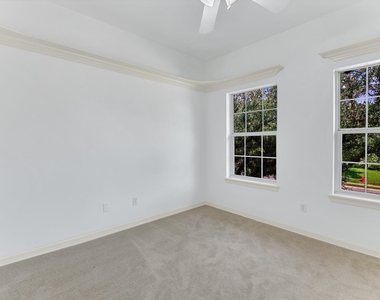 701 Oaklands Dr - Photo Thumbnail 7