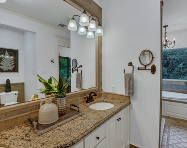 701 Oaklands Dr - Photo Thumbnail 15