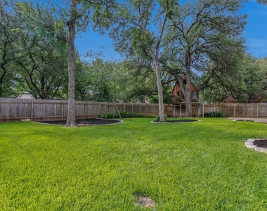 701 Oaklands Dr - Photo Thumbnail 33