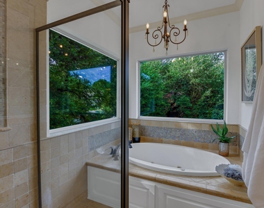 701 Oaklands Dr - Photo Thumbnail 14
