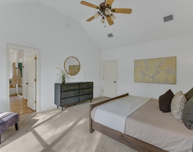 701 Oaklands Dr - Photo Thumbnail 10
