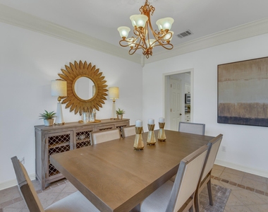 701 Oaklands Dr - Photo Thumbnail 4